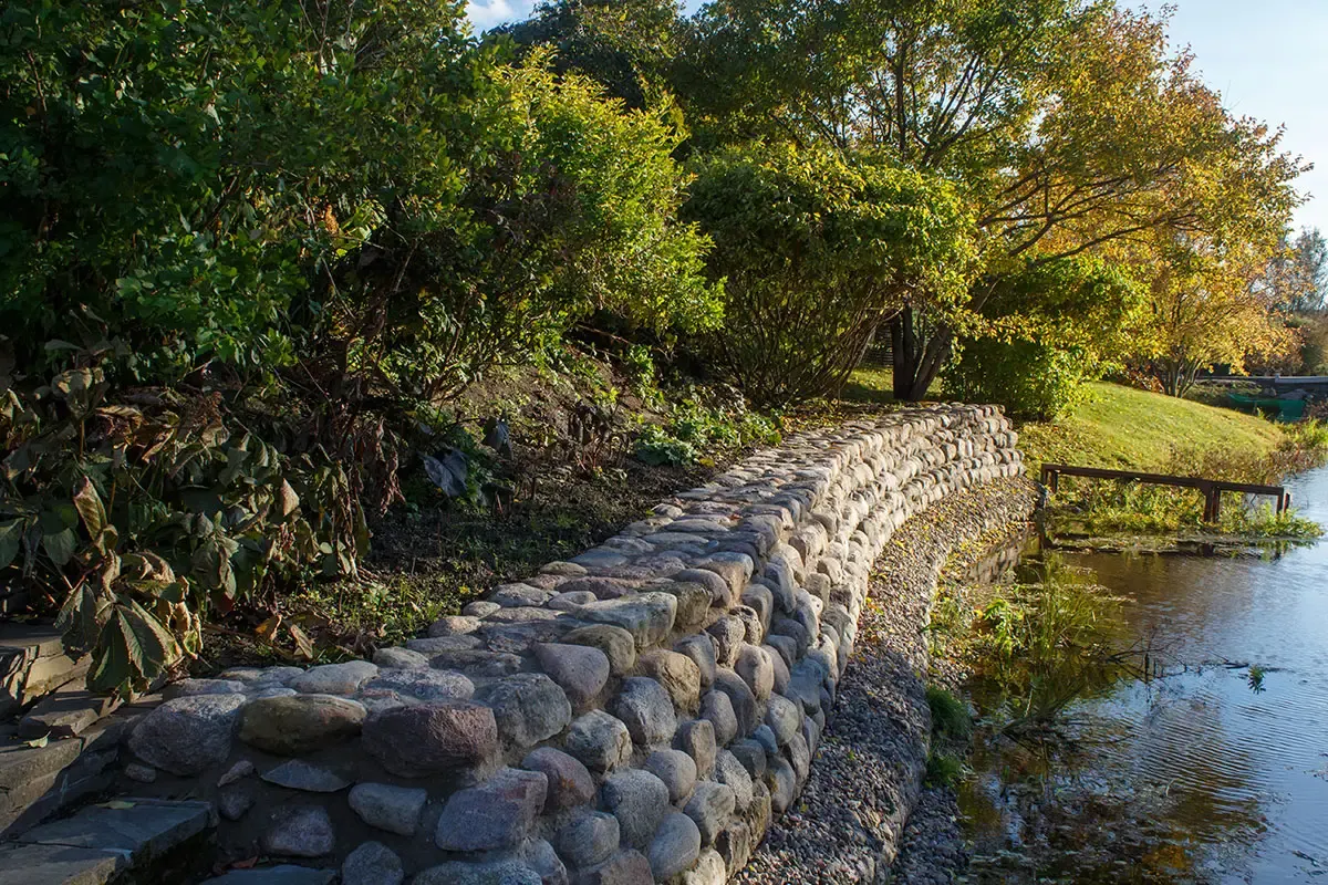 Retaining wall and landscaping example